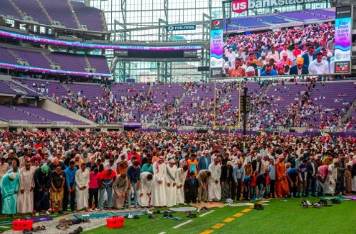 Muslims celebrate ‘Super Eid’ at US Bank Football Stadium